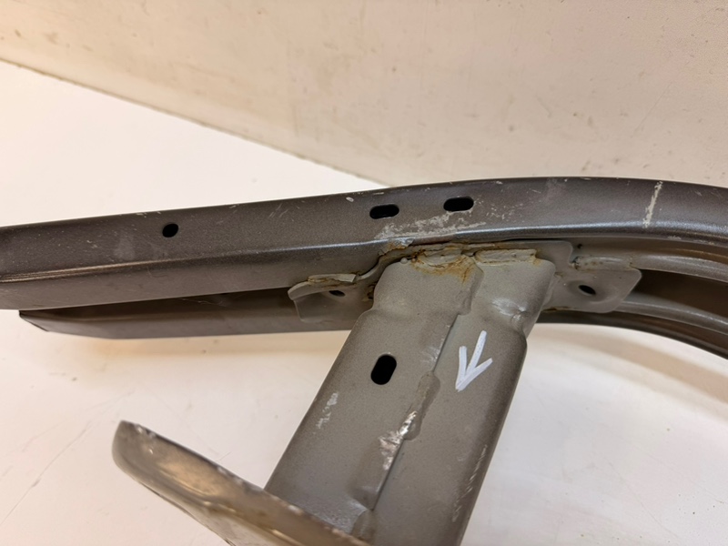 Усилитель переднего бампера