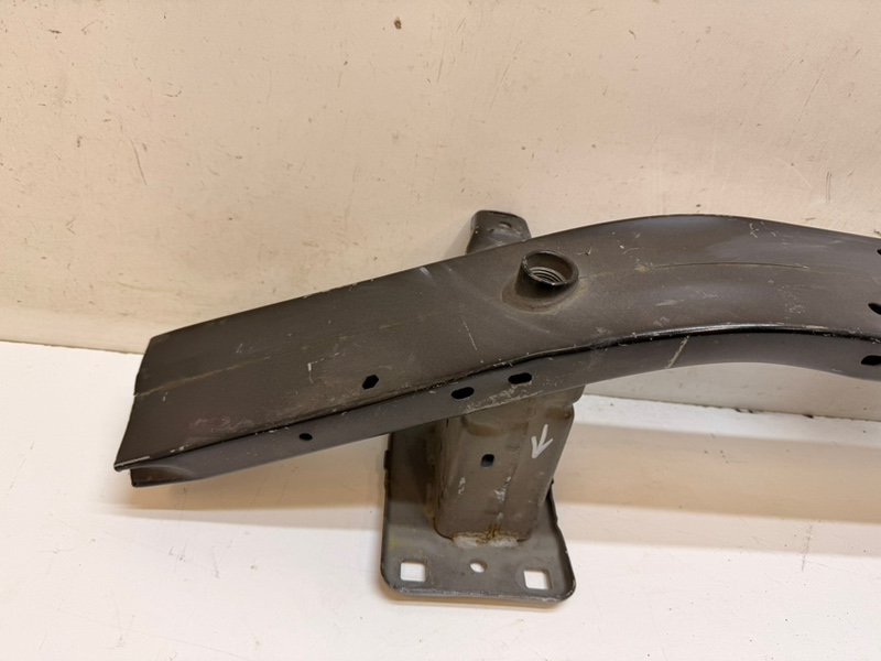 Усилитель переднего бампера