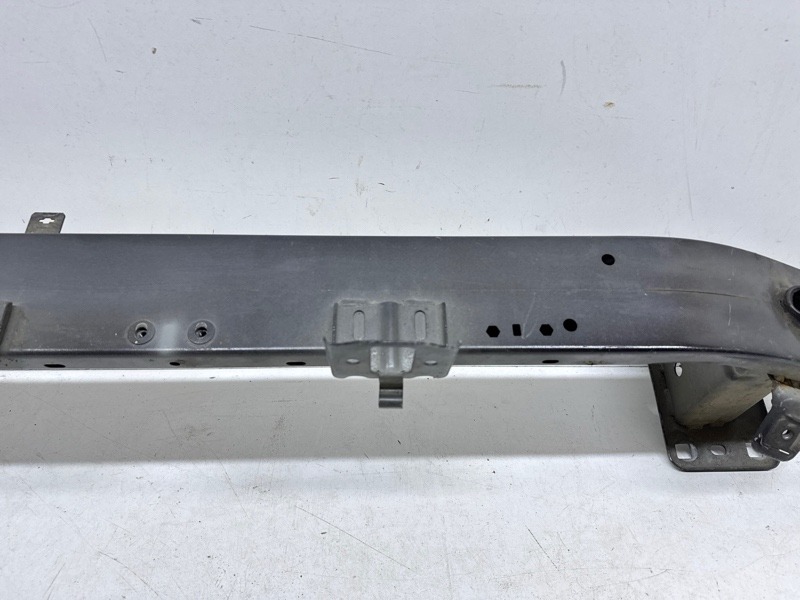 Усилитель переднего бампера