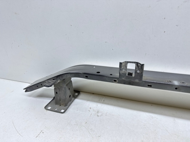 Усилитель переднего бампера