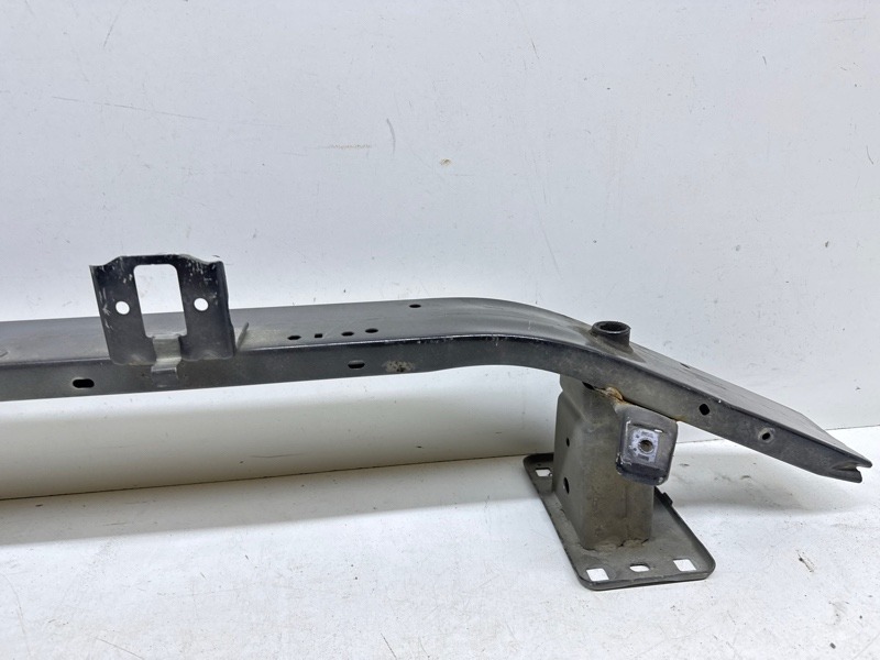 Усилитель переднего бампера