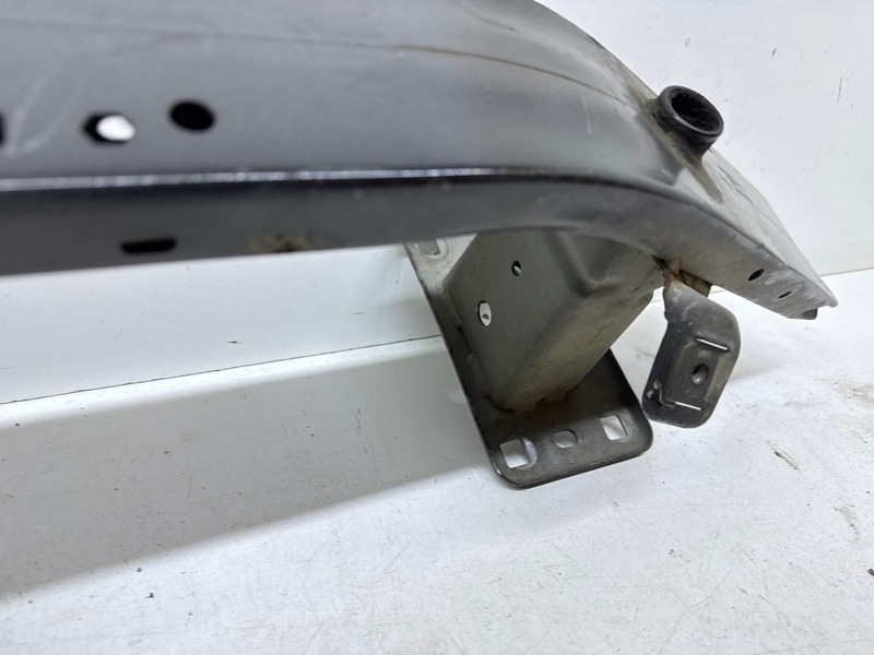 Усилитель переднего бампера