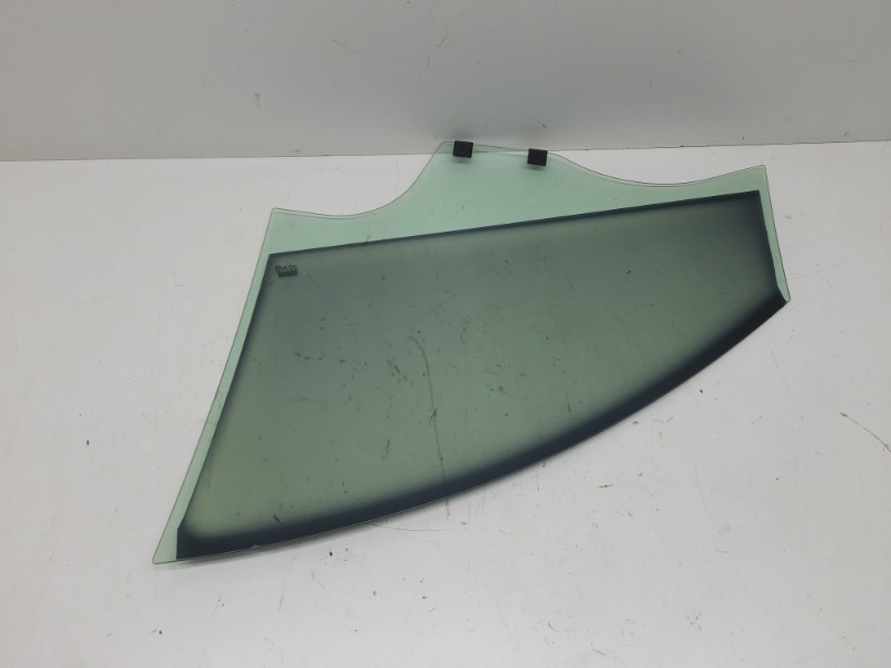 Стекло двери передней правой