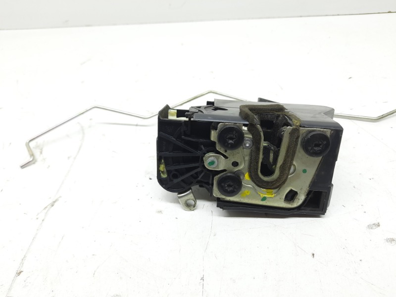 Замок двери передней правой