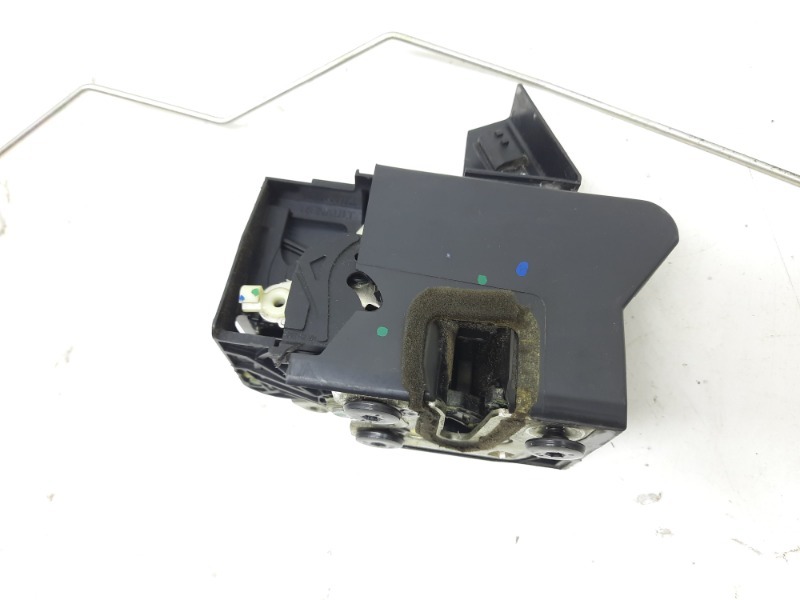 Замок двери передней правой