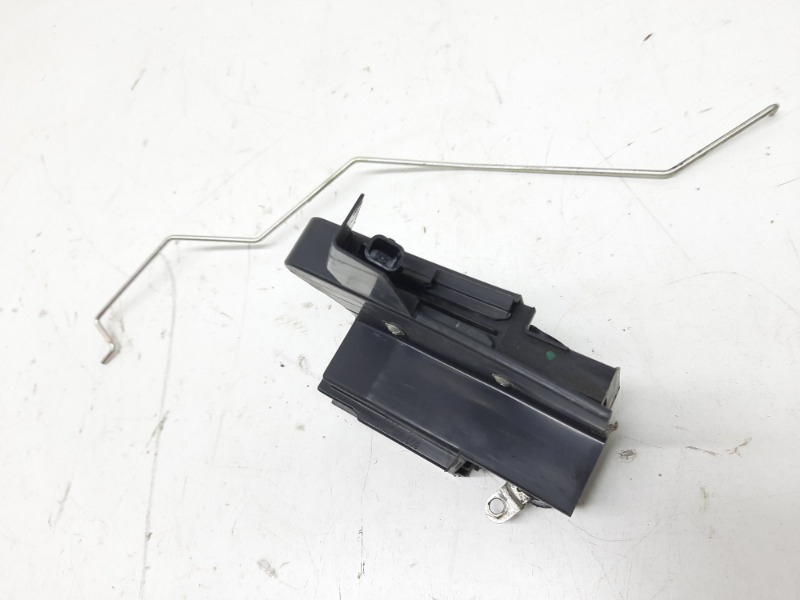 Замок двери передней правой