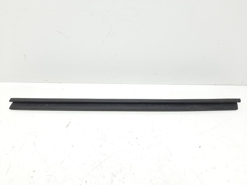 Уплотнитель стекла двери