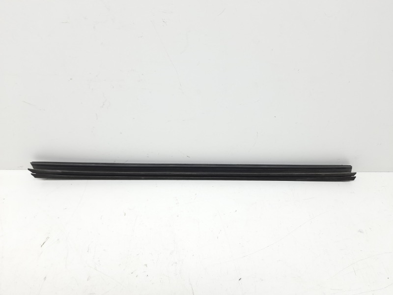 Уплотнитель стекла двери