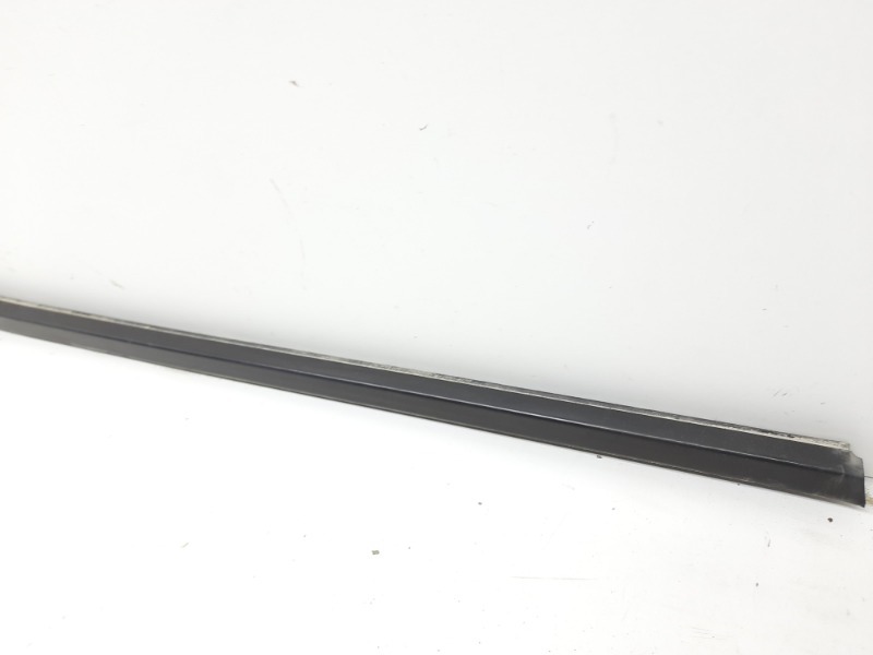 Уплотнитель стекла двери