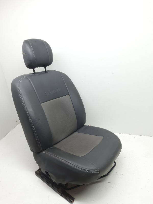 Сиденье переднее правое