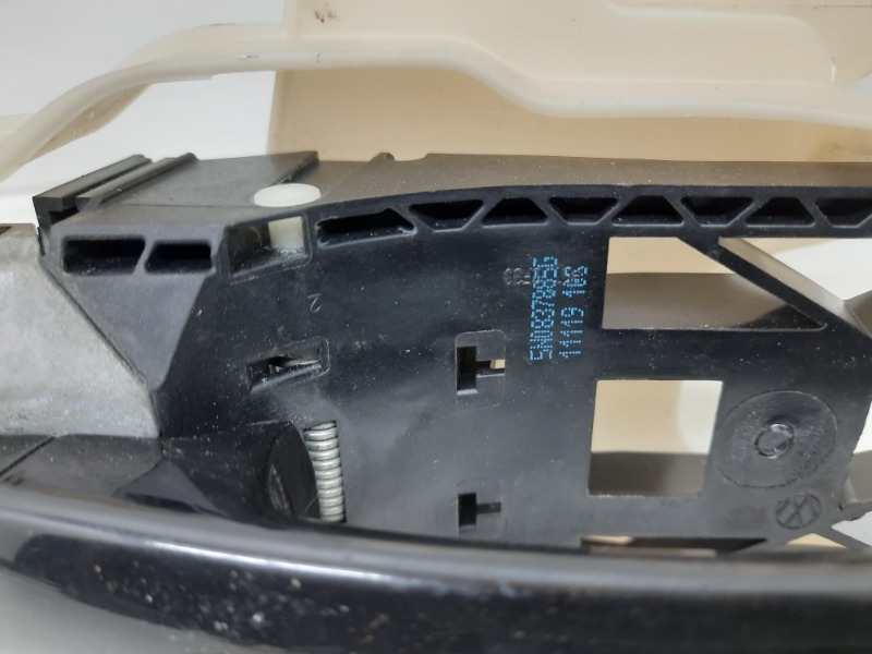 Ручка двери передней наружная левая