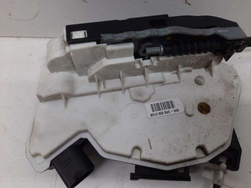 Замок двери задней левой