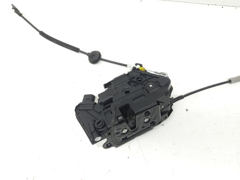 Замок двери задней левой