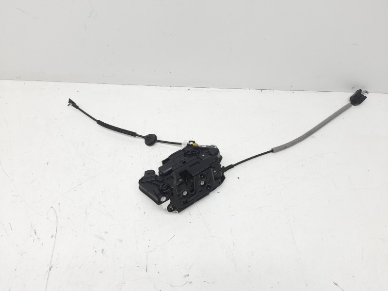 Замок двери задней левой