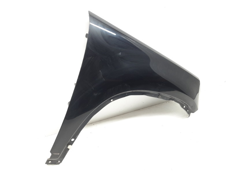 Крыло переднее правое