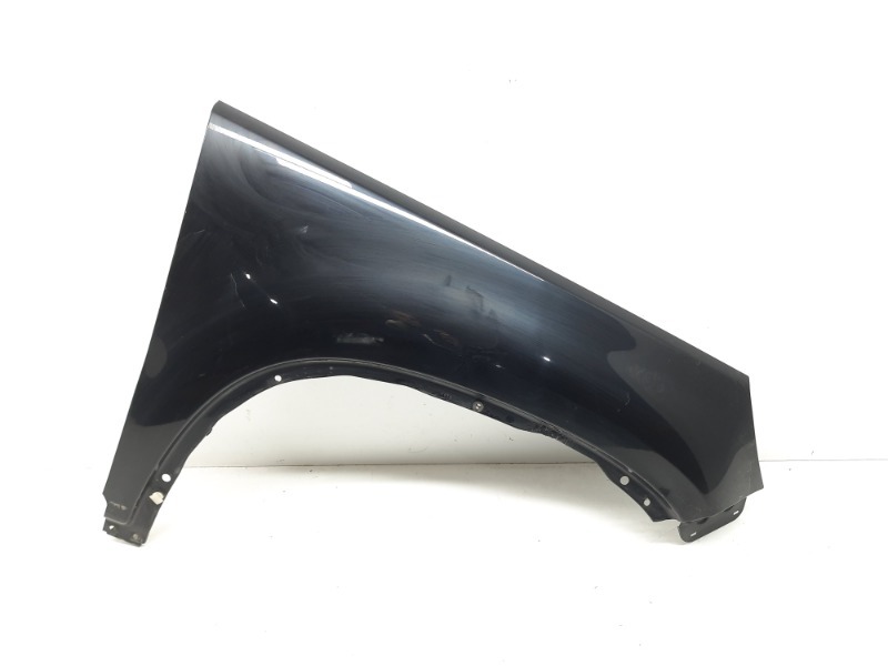 Крыло переднее правое