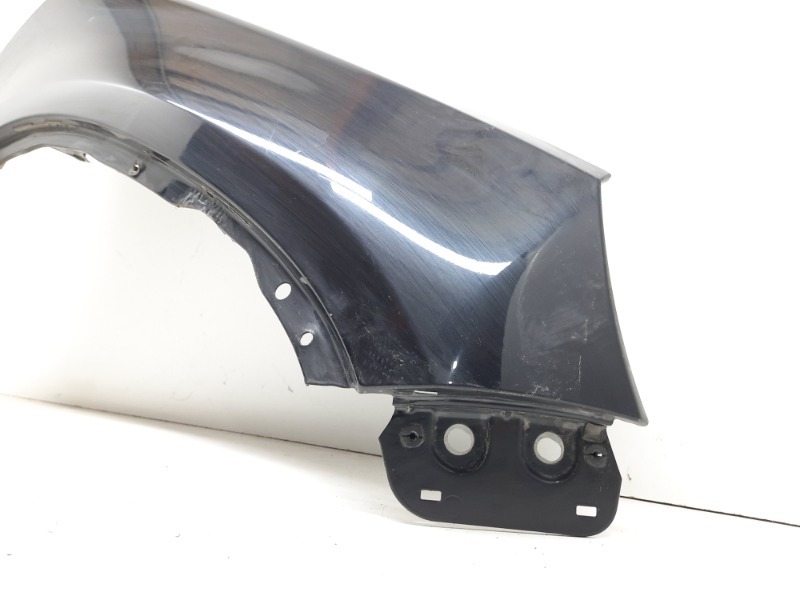 Крыло переднее правое