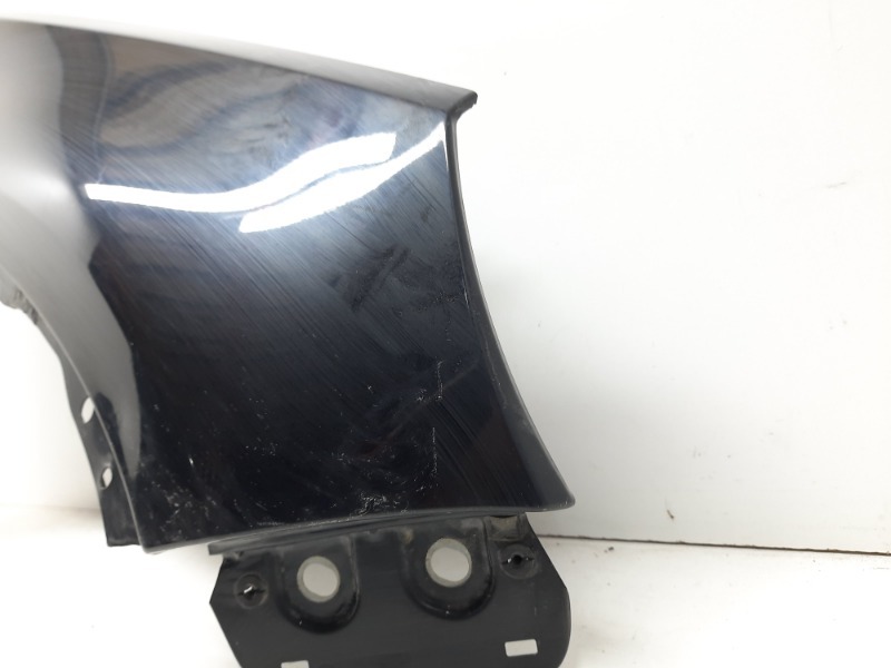 Крыло переднее правое