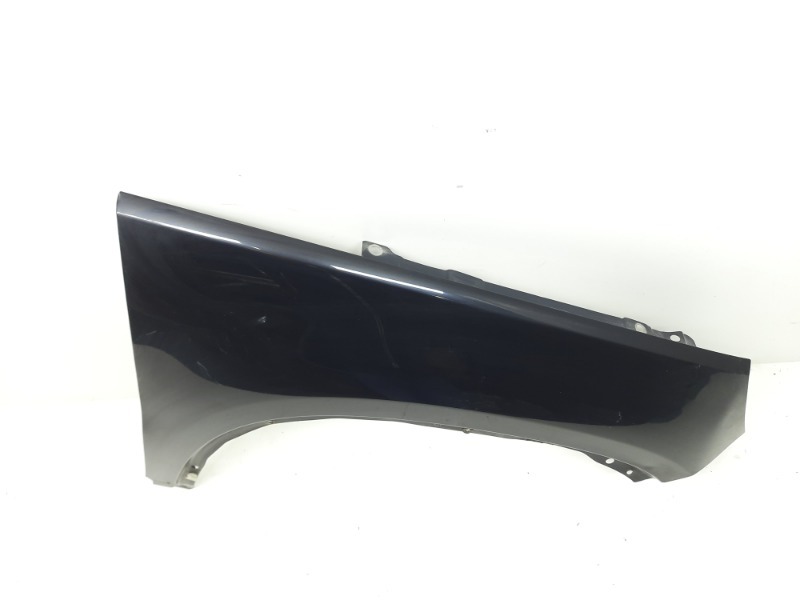 Крыло переднее правое