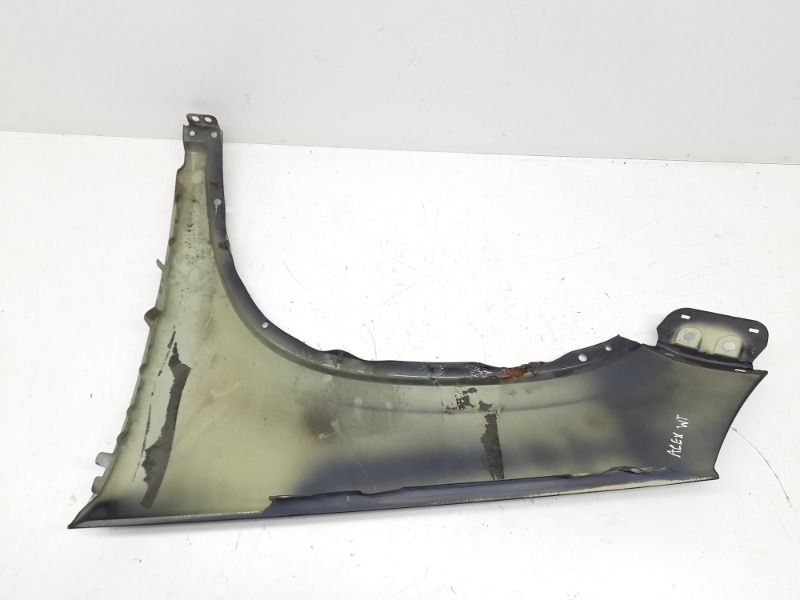 Крыло переднее правое