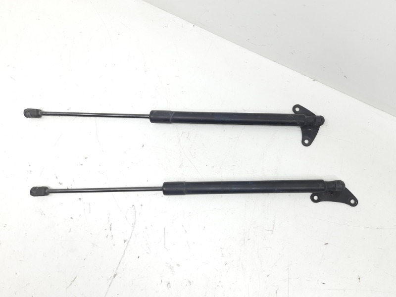 Амортизатор двери багажника