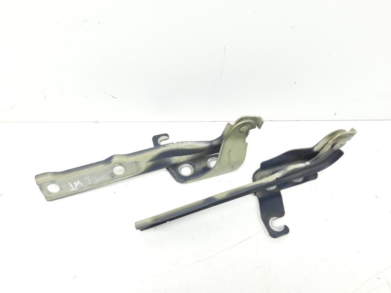 Петля капота