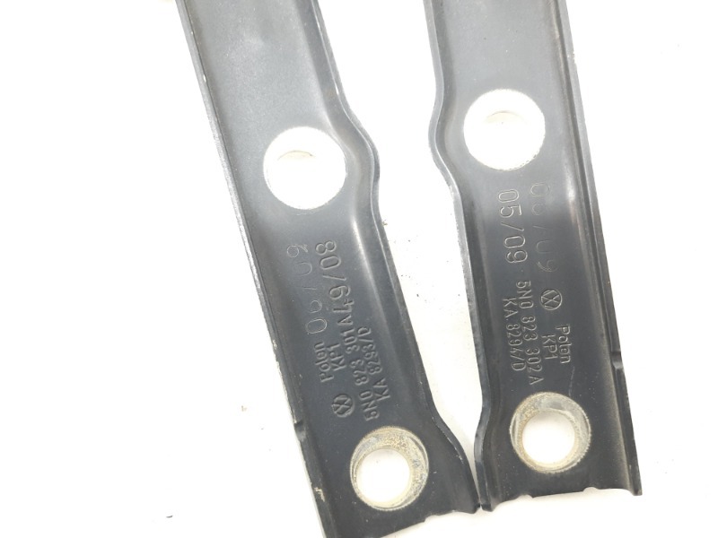 Петля капота