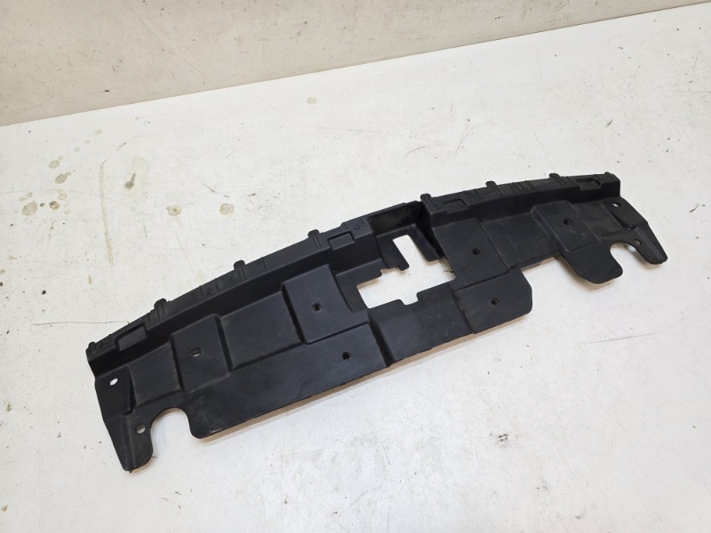 Кожух замка капота