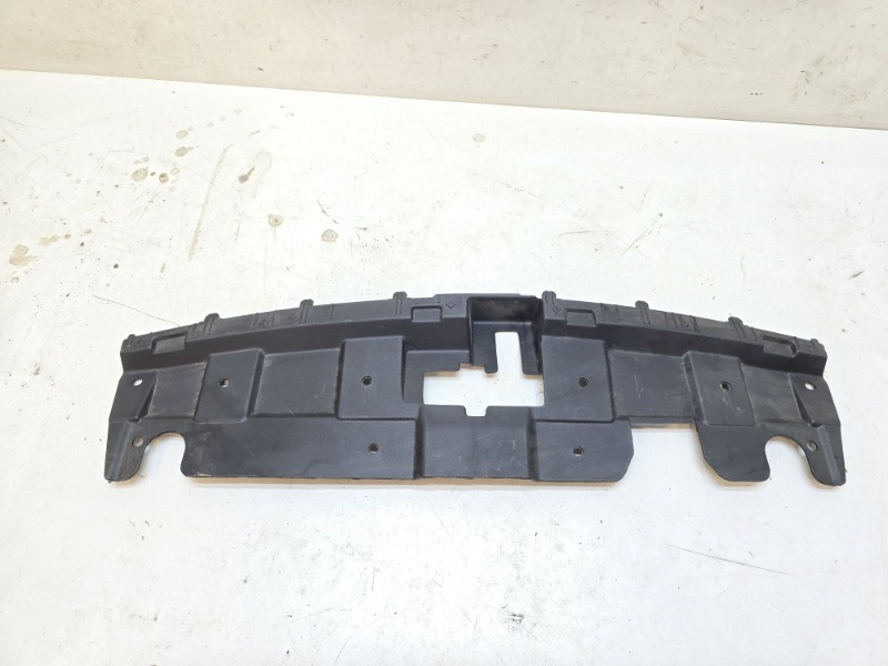 Кожух замка капота