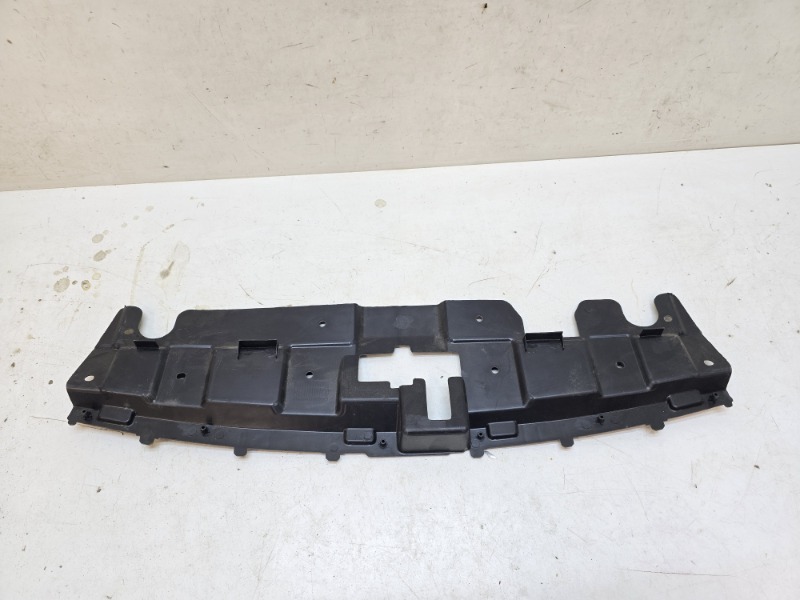 Кожух замка капота