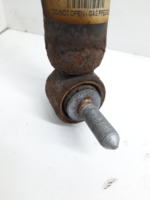 Амортизатор задний левый