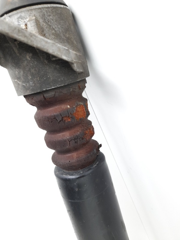 Амортизатор задний правый