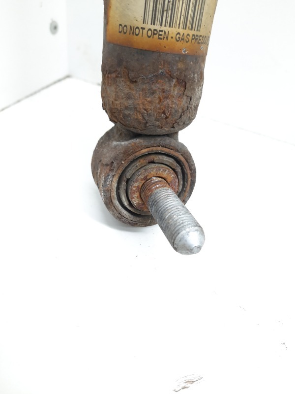 Амортизатор задний правый