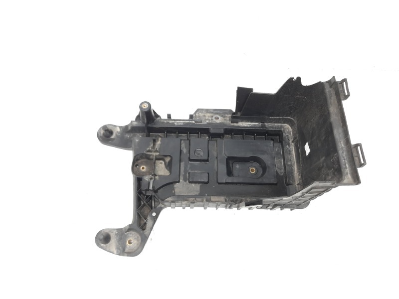 Площадка под аккумулятор (АКБ)