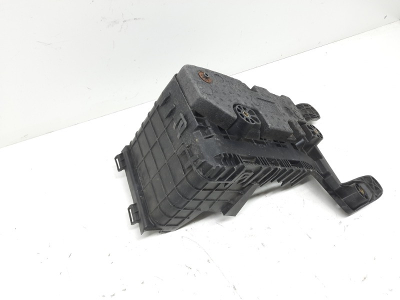 Площадка под аккумулятор (АКБ)