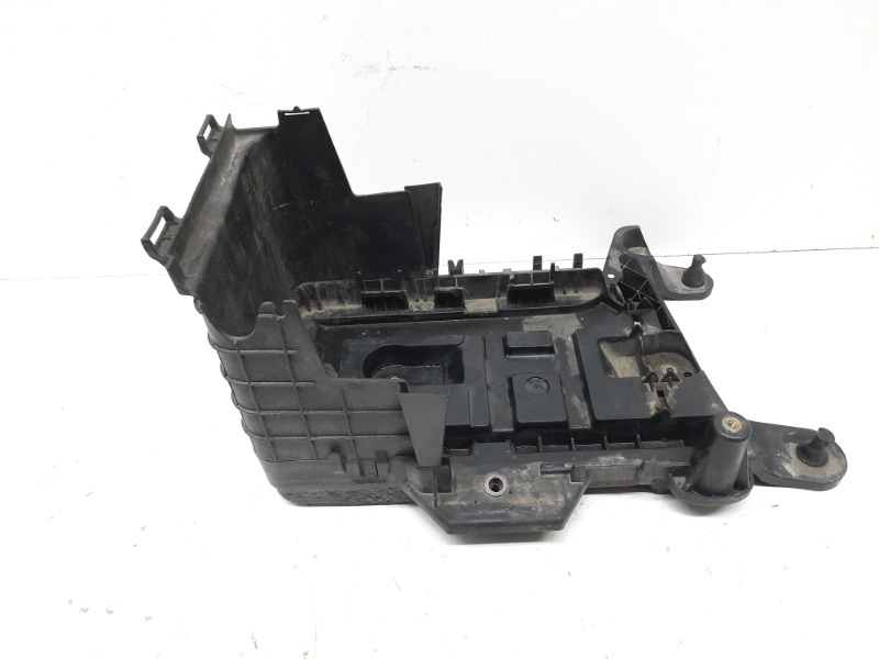 Площадка под аккумулятор (АКБ)