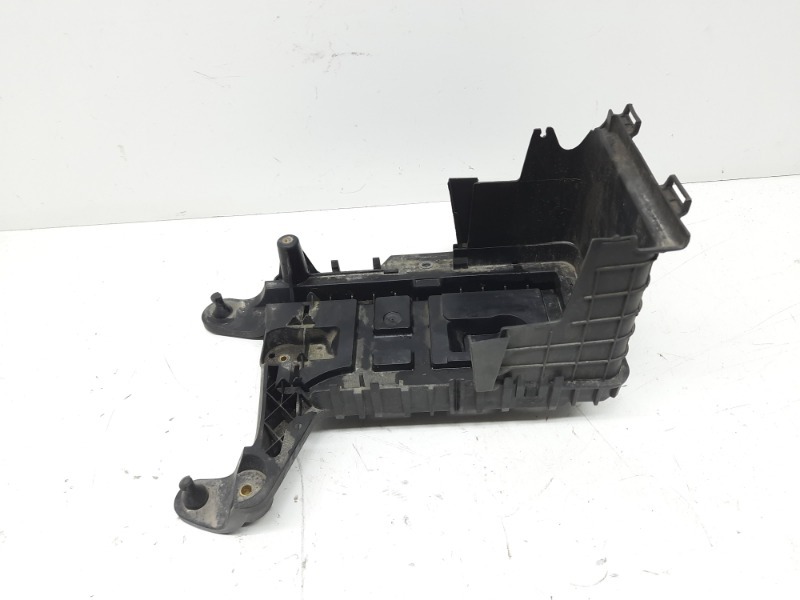 Площадка под аккумулятор (АКБ)