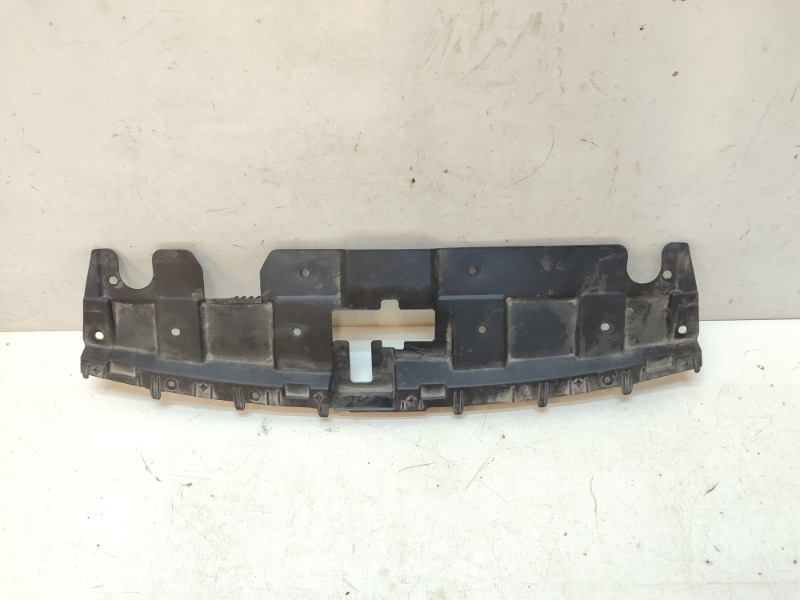 Кожух замка капота