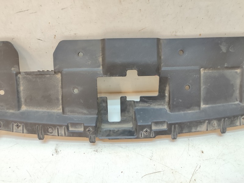 Кожух замка капота