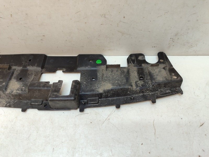 Кожух замка капота