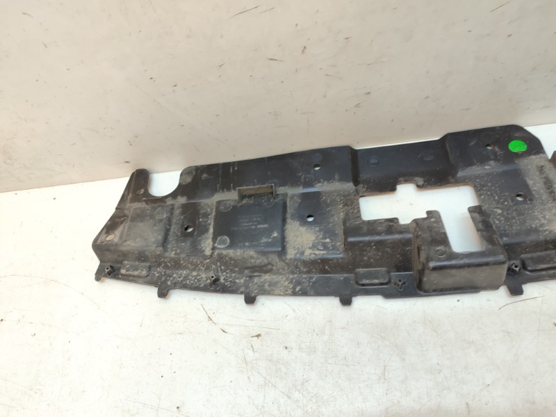 Кожух замка капота