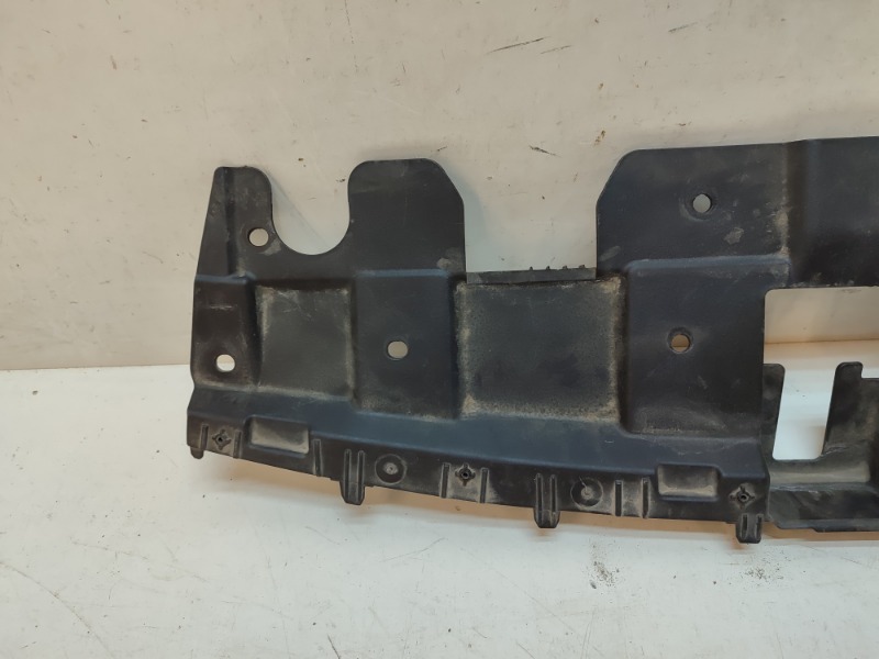 Кожух замка капота