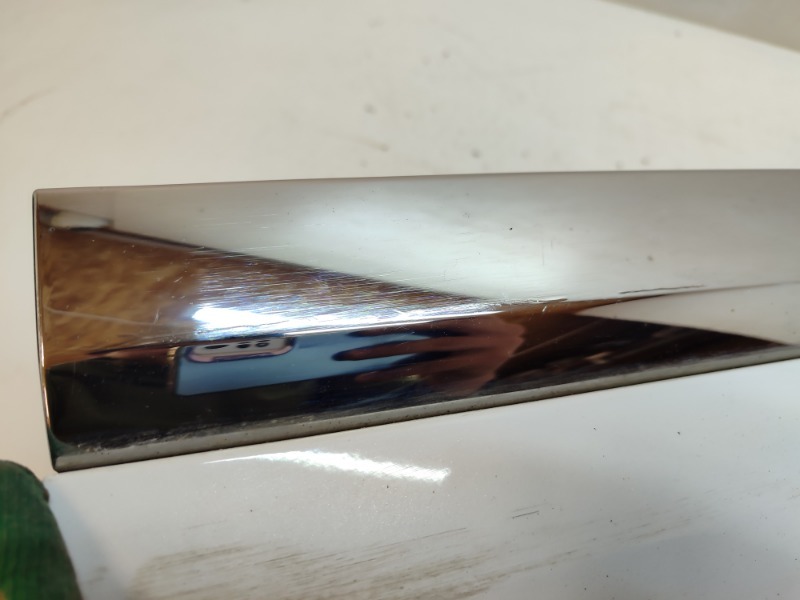 Накладка двери передней правой