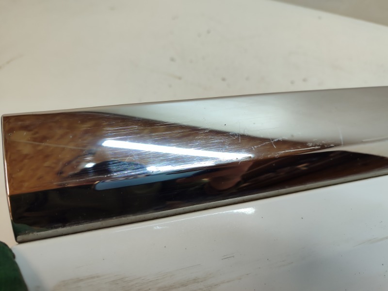 Накладка двери передней правой