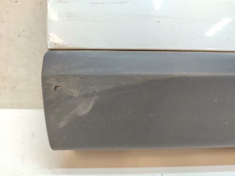 Накладка двери передней правой