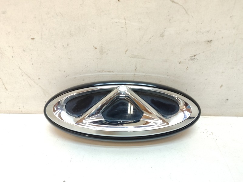 Эмблема на крышку багажника