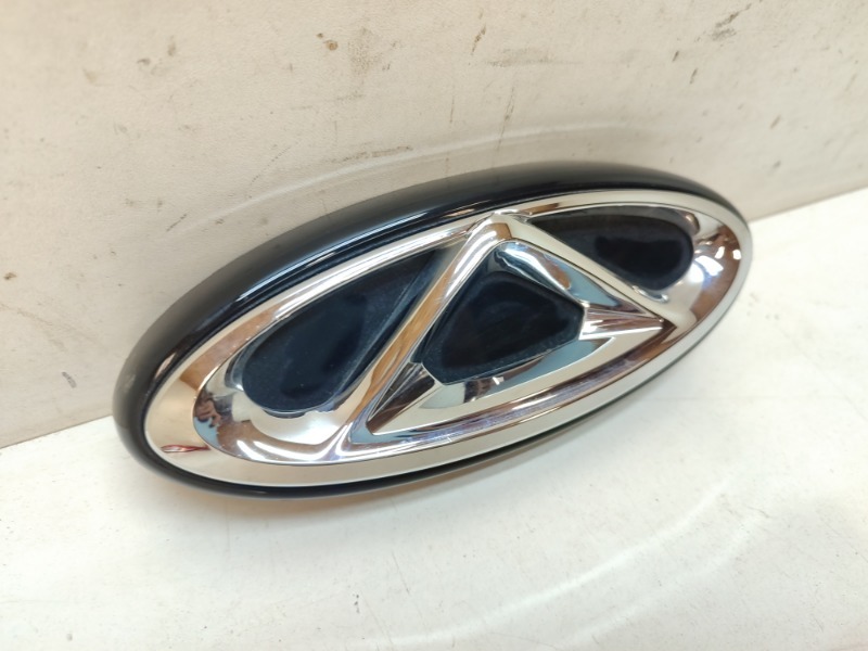 Эмблема на крышку багажника