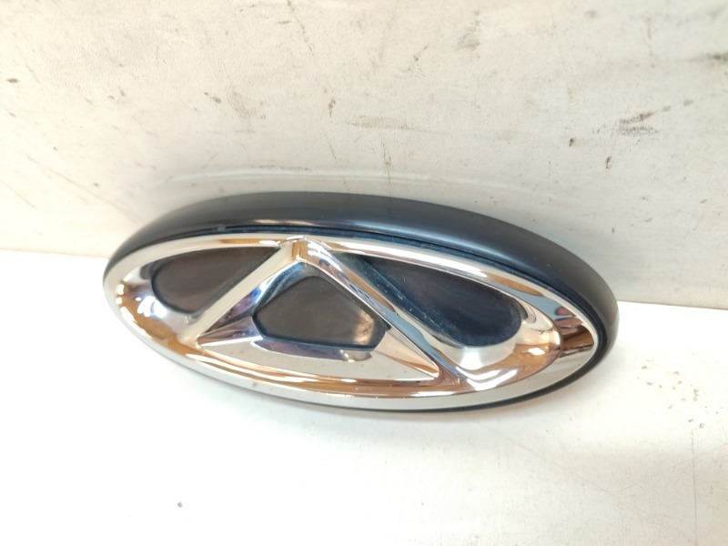 Эмблема на крышку багажника