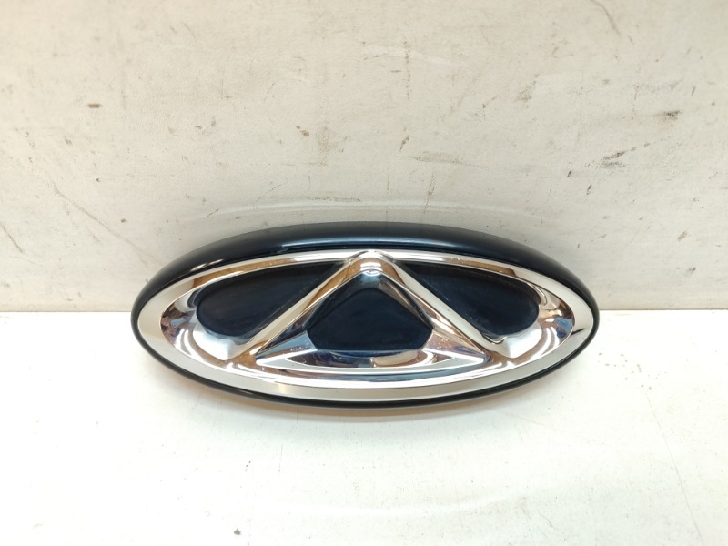 Эмблема на крышку багажника