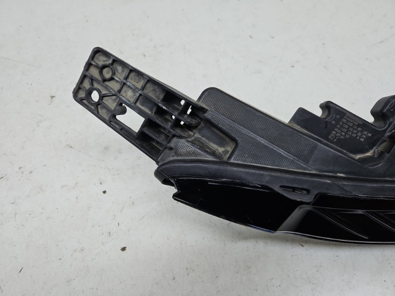 Фара дневного света правая (ходовые огни)